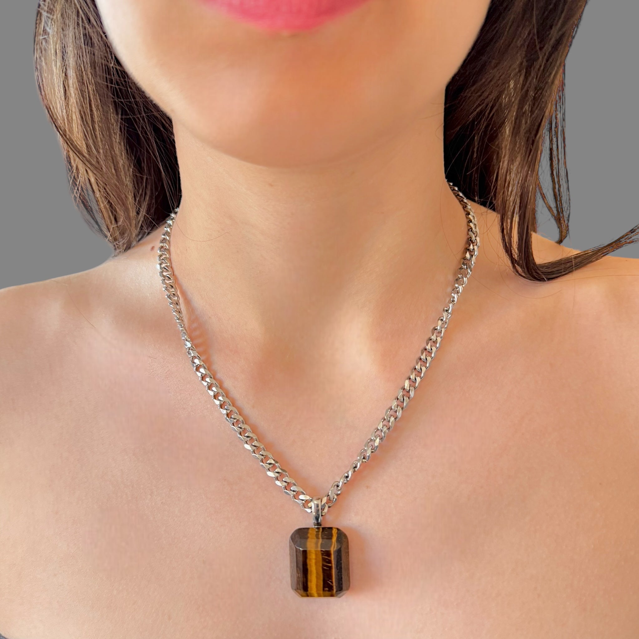 Collana occhio di tigre 25x21 mm Sharifa Crystals